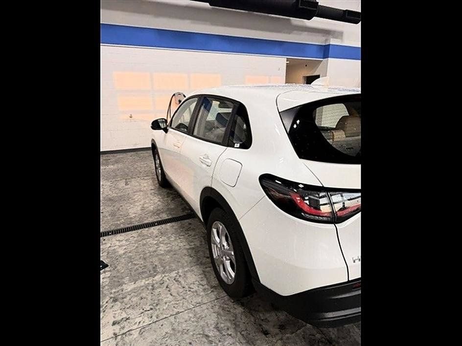 Used 2023 Honda HR-V LX image 10