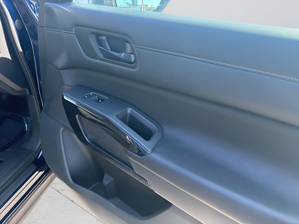 Certified 2024 Nissan Pathfinder SV FWD image 16