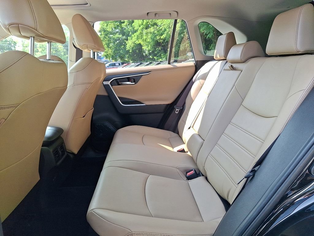 Used 2019 Toyota RAV4 Limited image 12
