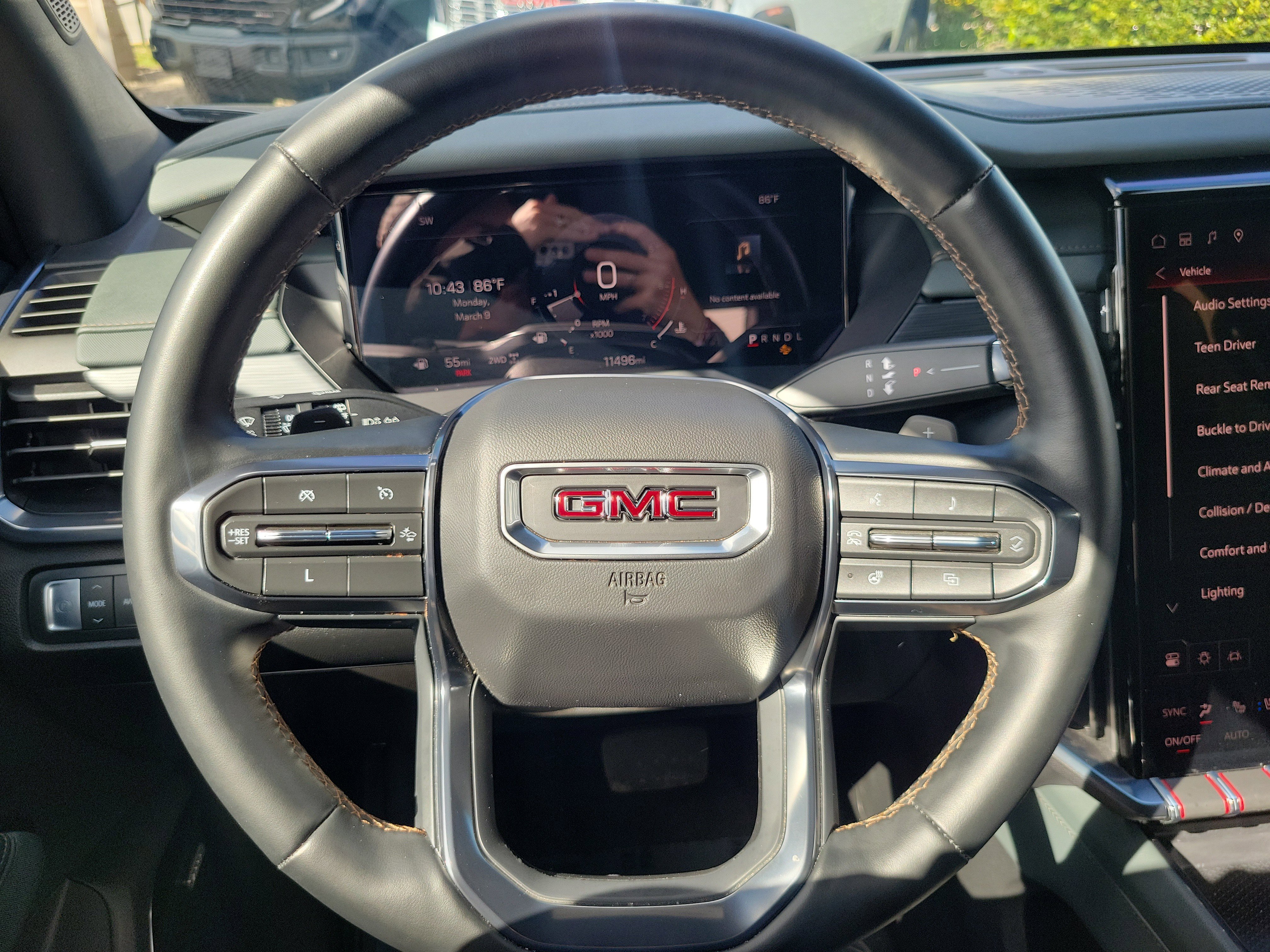 Used 2024 GMC Acadia AT4 w/ Luxury Package image 19
