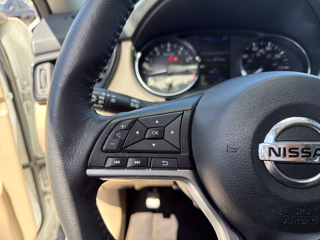 Used 2018 Nissan Rogue SV w/ Premium Package FWD image 30