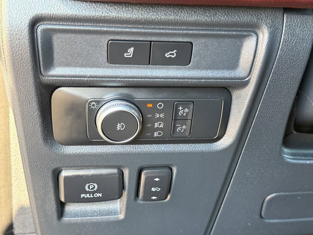 Used 2022 Ford Expedition Limited AWD/4WD image 21