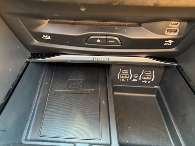 Used 2022 Chrysler Pacifica Pinnacle FWD image 31