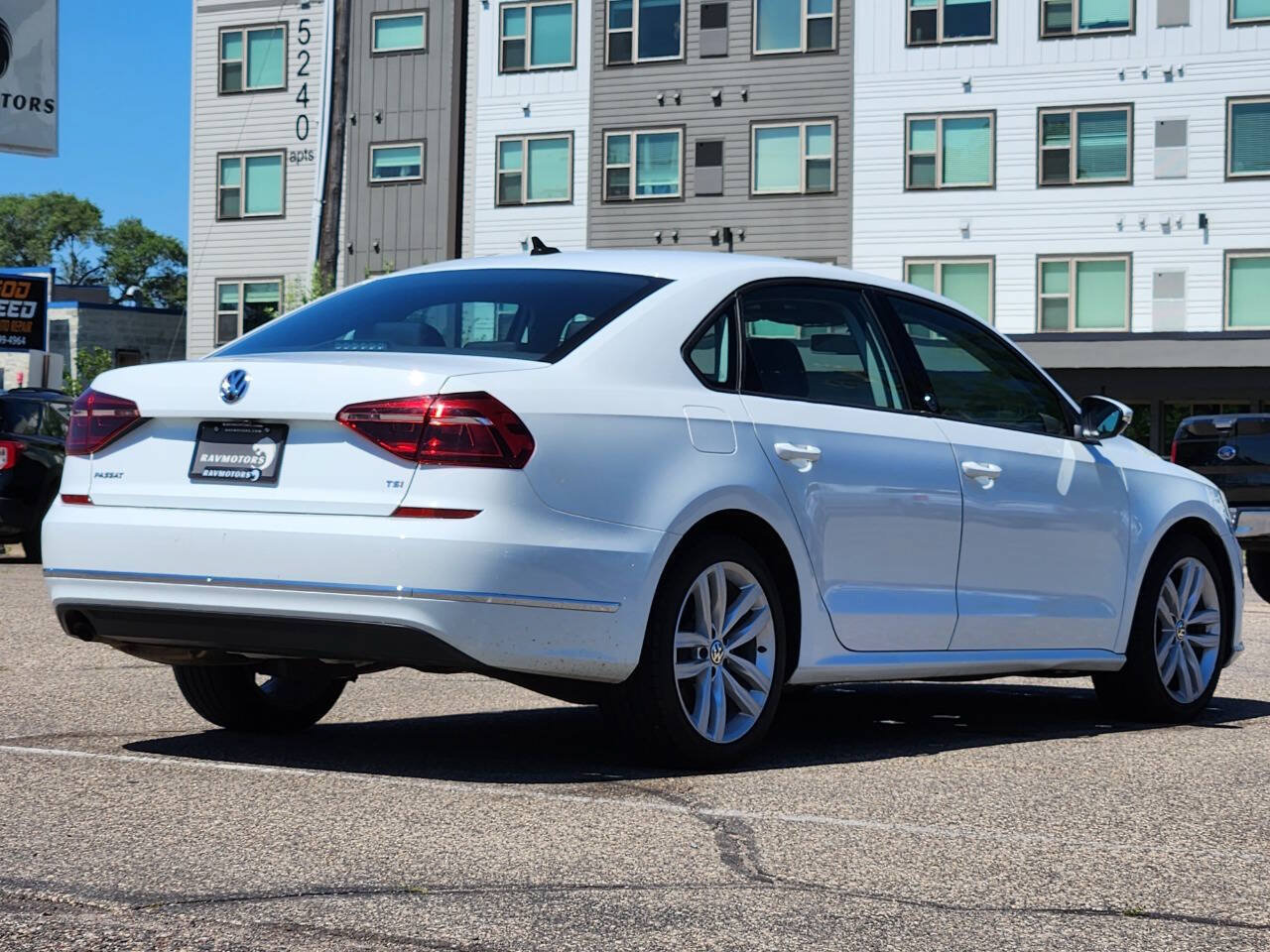 Used 2019 Volkswagen Passat 2.0T Wolfsburg w/ Wheels & Sunroof Package FWD image 10
