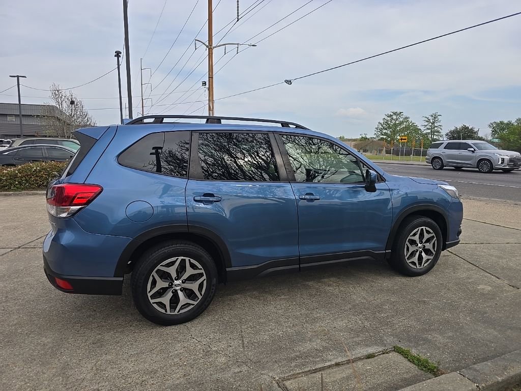 Used 2022 Subaru Forester Premium image 4