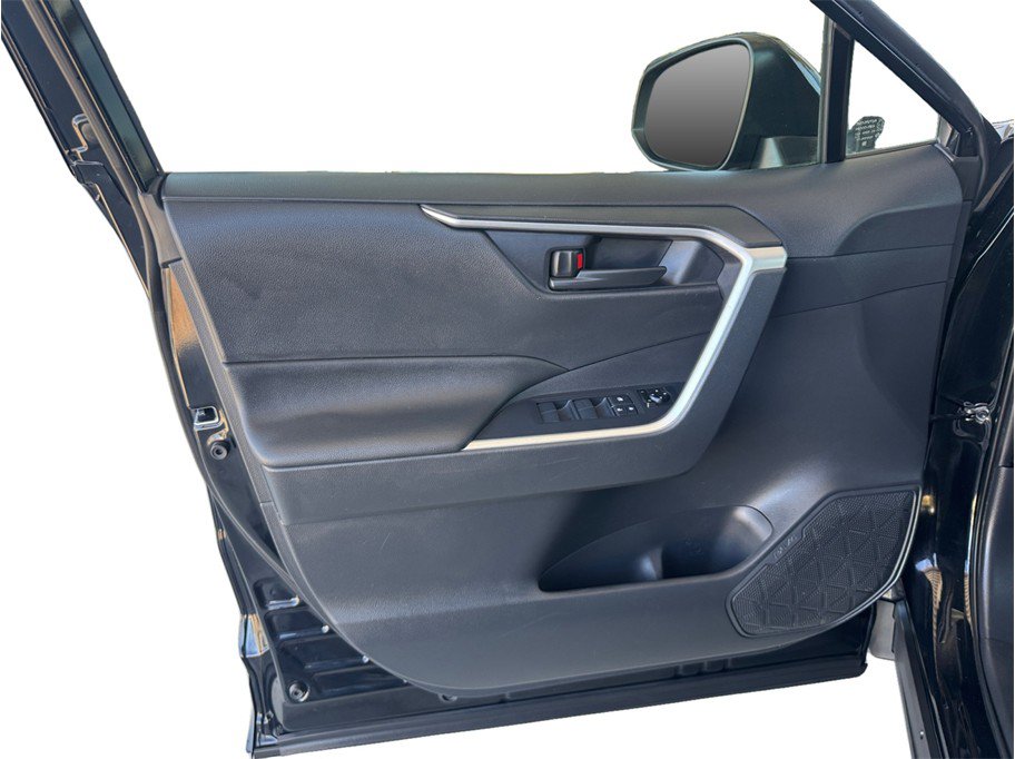 Used 2019 Toyota RAV4 LE w/ Carpet Mat Package AWD/4WD image 17