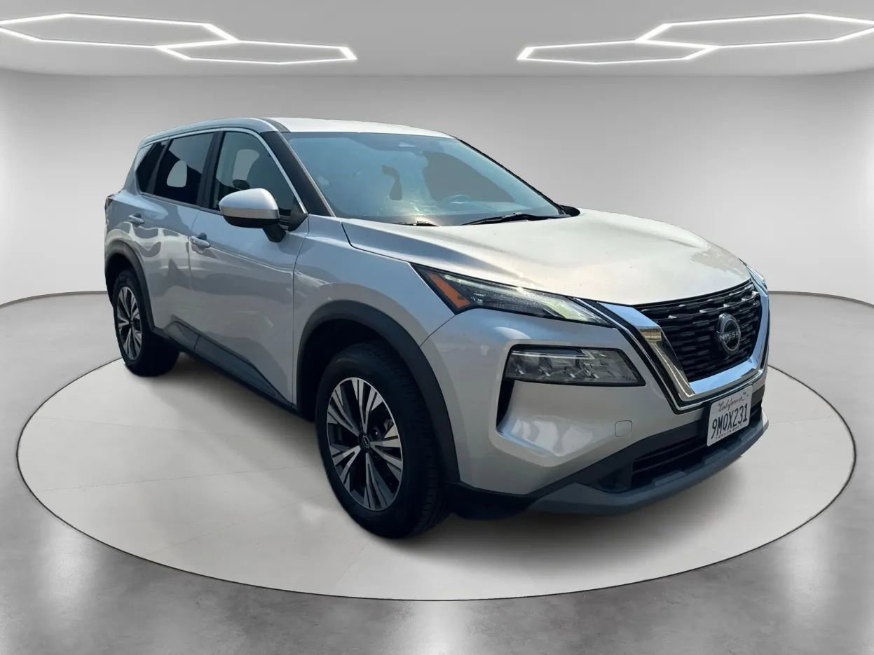 Used 2023 Nissan Rogue SV image 3