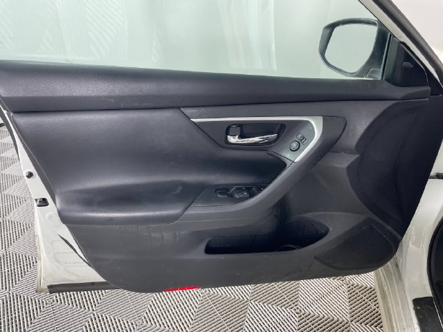Used 2016 Nissan Altima 2.5 SV w/ Convenience Package FWD image 8