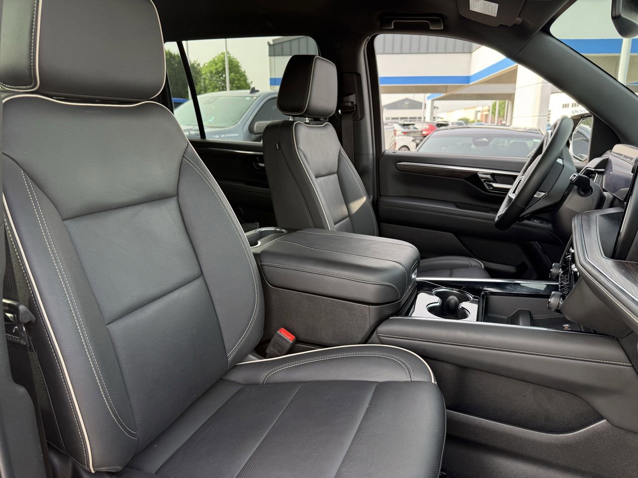 Certified 2025 Chevrolet Suburban Premier AWD/4WD image 22