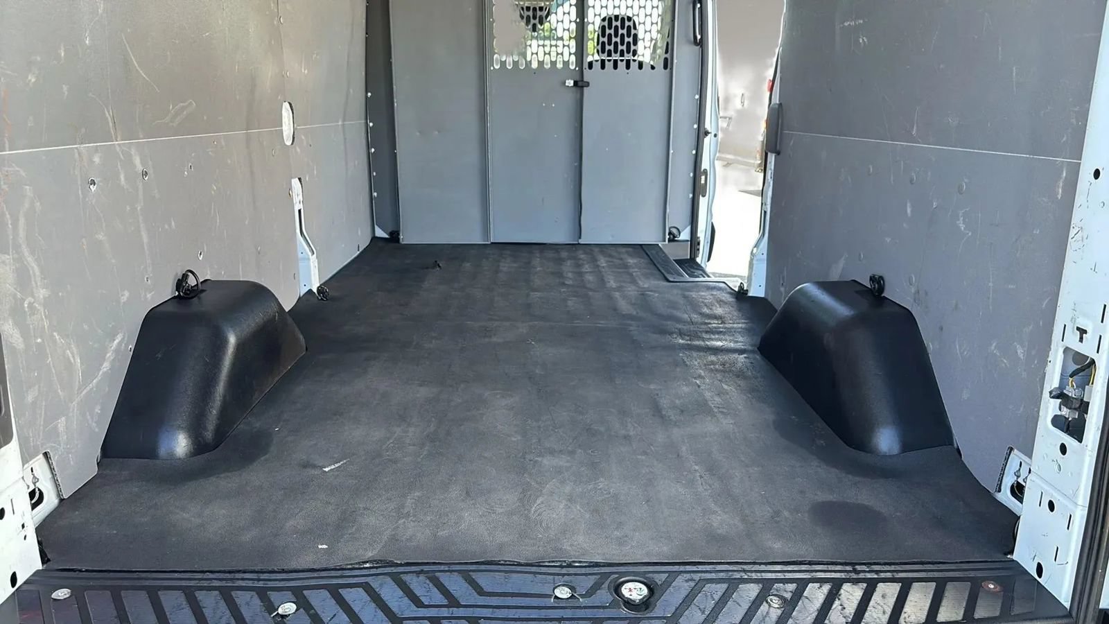 Used 2020 Ford Transit 250 Medium Roof RWD image 32