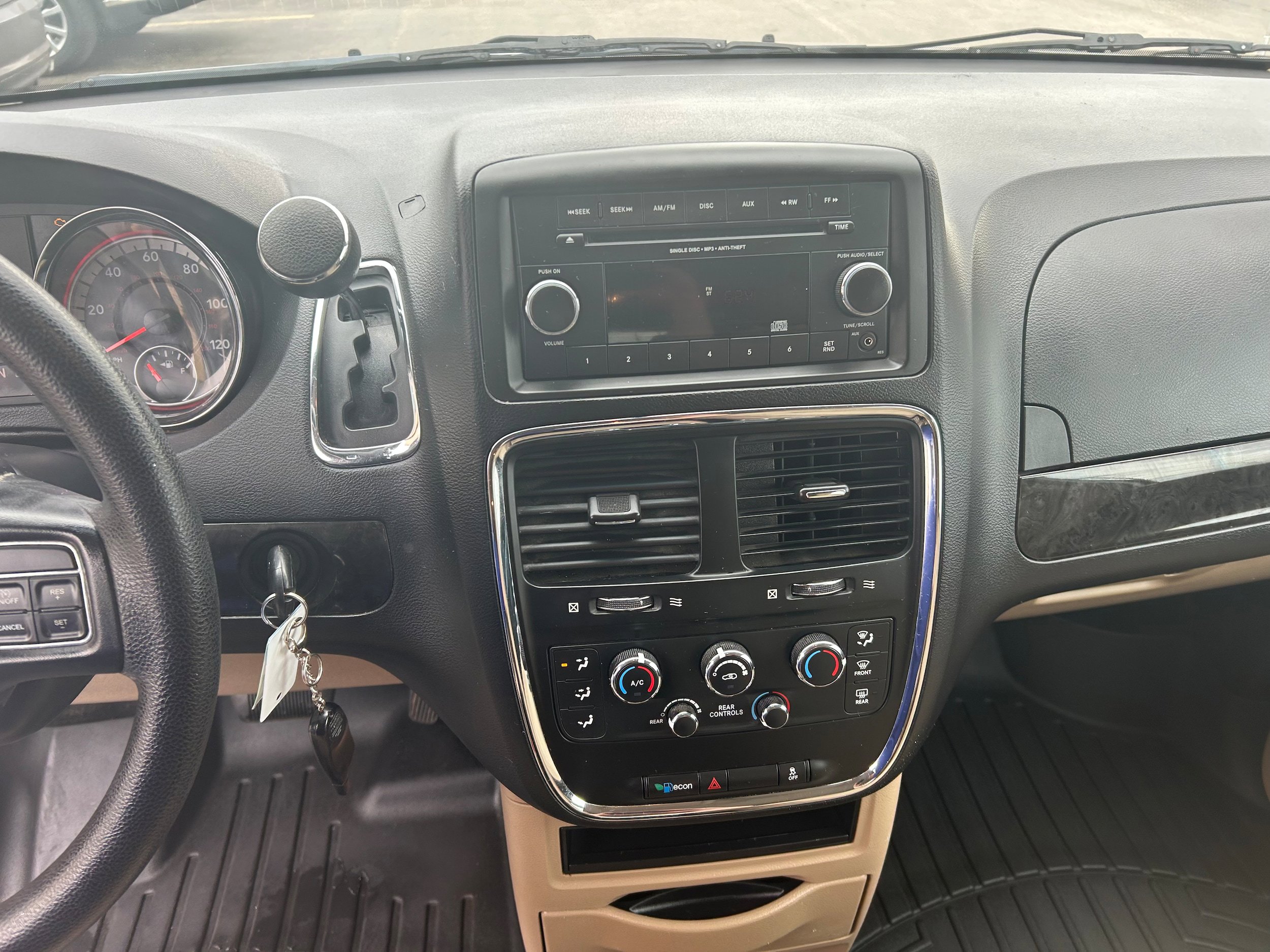 Used 2016 Dodge Grand Caravan SE w/ Quick Order Package 29E SE FWD image 8