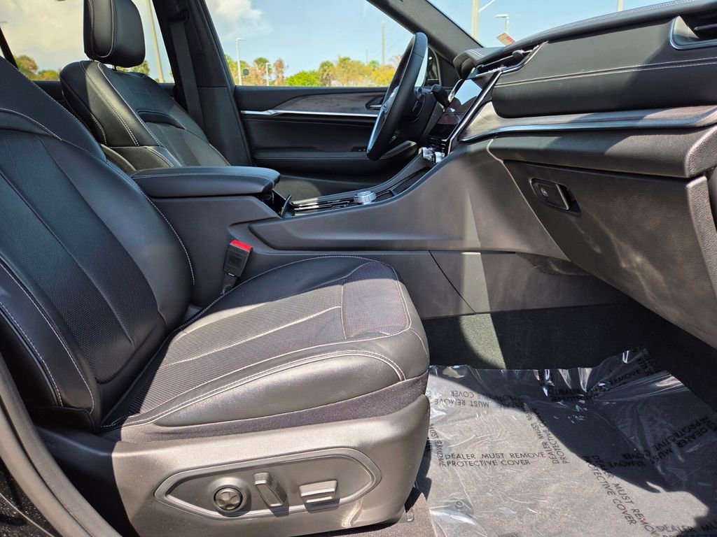 Used 2022 Jeep Grand Cherokee Overland image 10