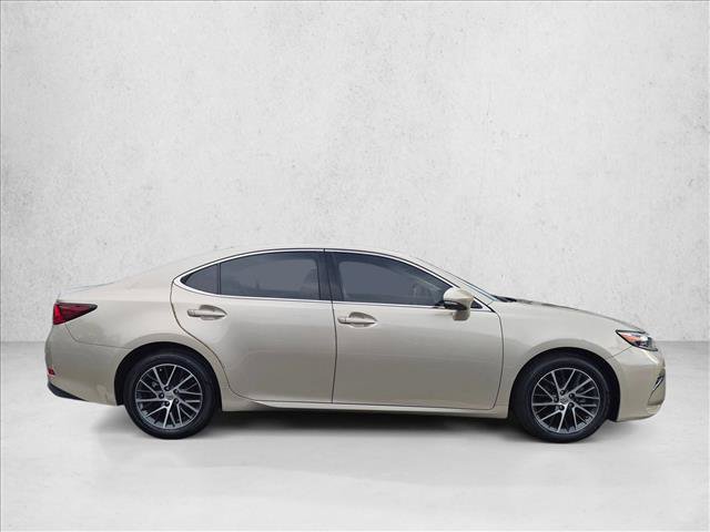 Used 2016 Lexus ES 350 w/ Luxury Package w/Wood Trim FWD image 4