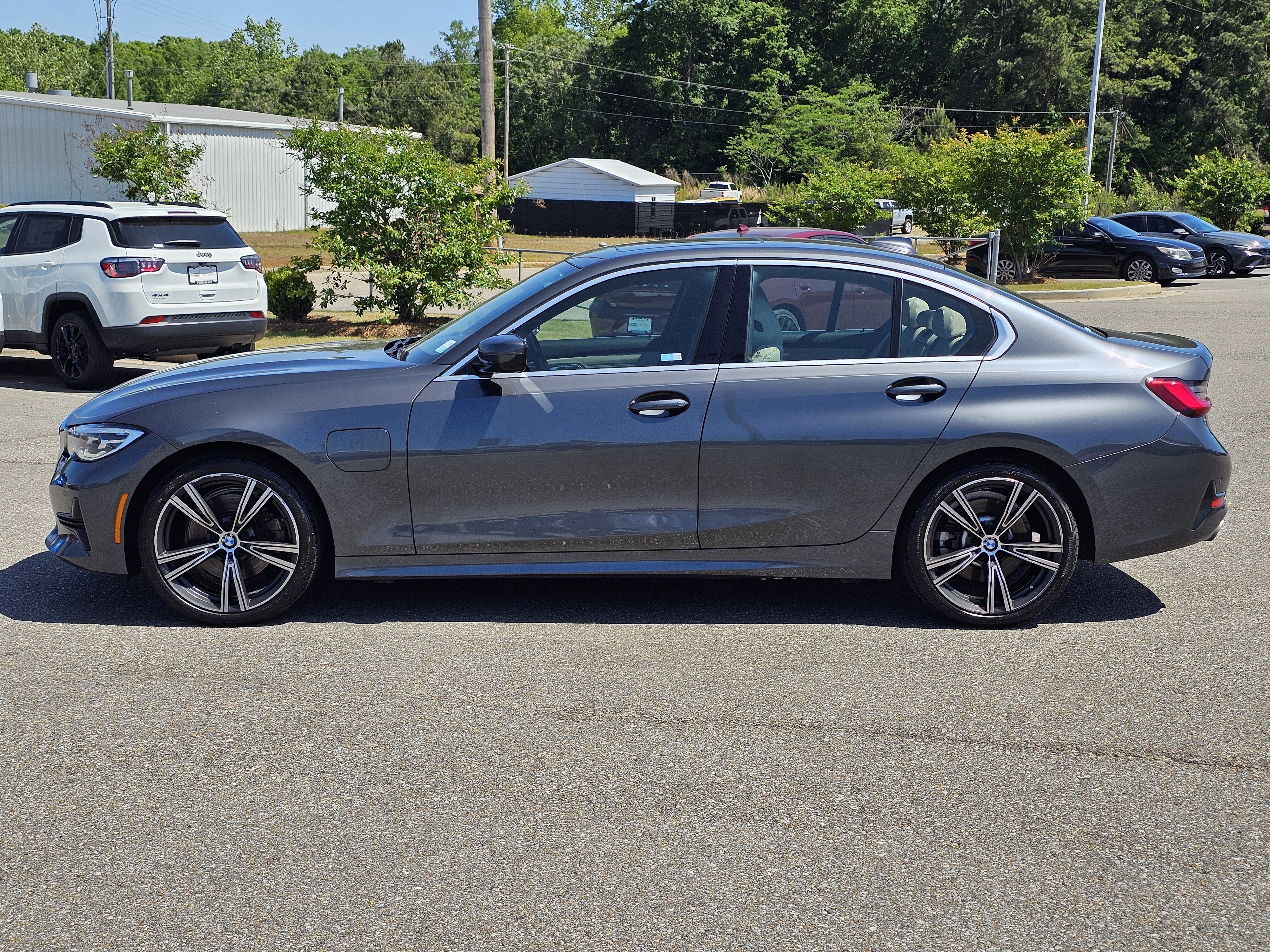 Used 2021 BMW 330e w/ Convenience Package image 12