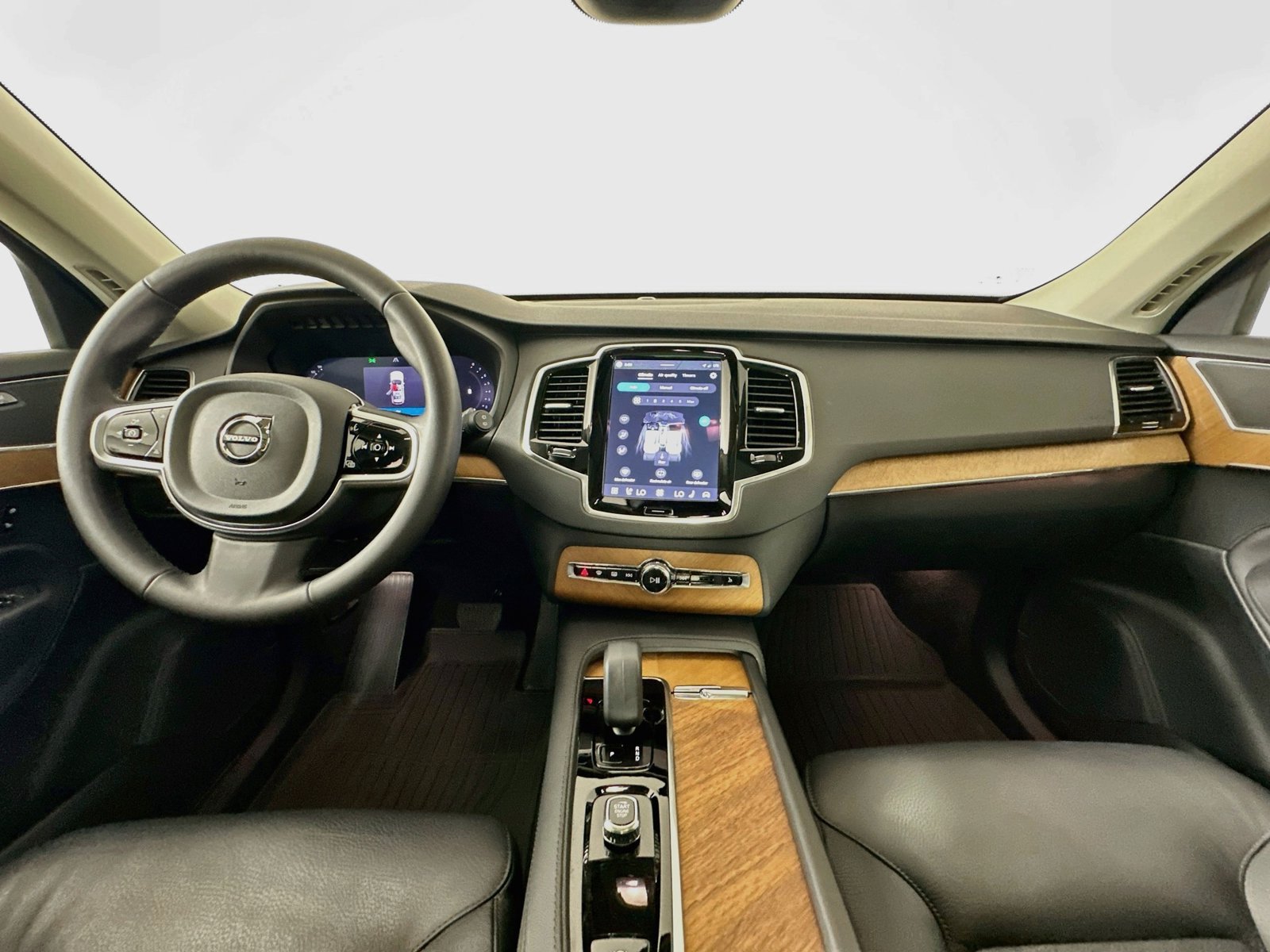 Certified 2025 Volvo XC90 B6 Plus AWD/4WD image 14