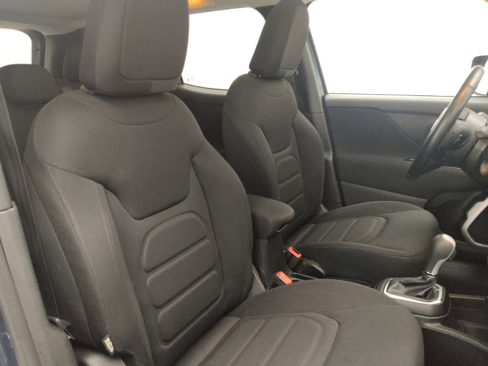 Used 2020 Jeep Renegade Latitude w/ LED Lighting Group image 21