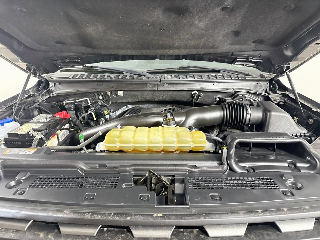 Used 2018 Ford Expedition XLT w/ Equipment Group 202A AWD/4WD image 32