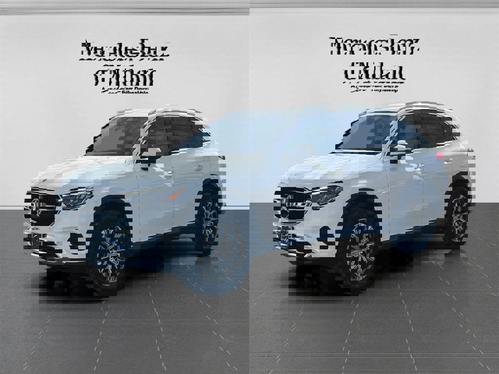 Used 2025 Mercedes-Benz GLC 300 4MATIC image 3