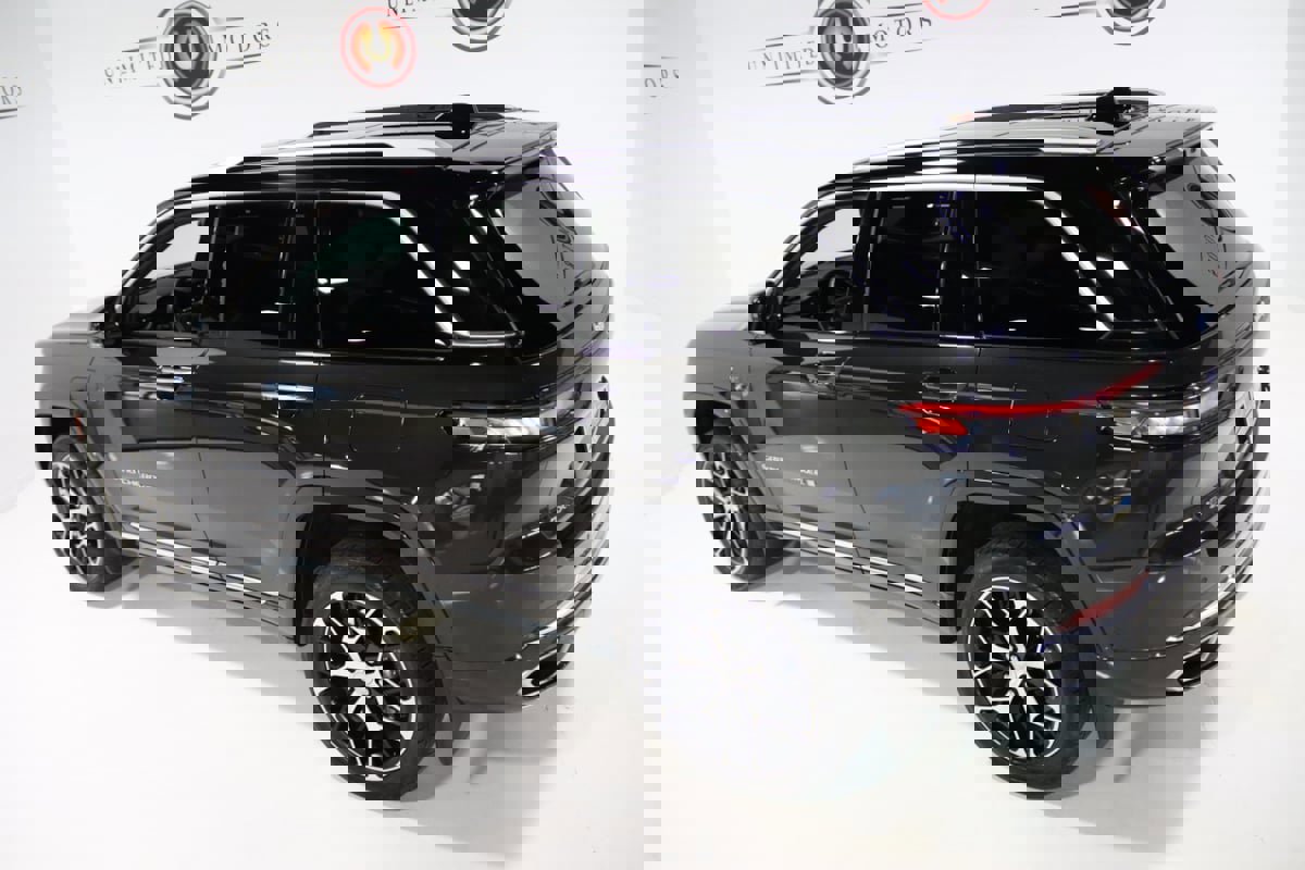 Used 2023 Jeep Grand Cherokee Summit image 11