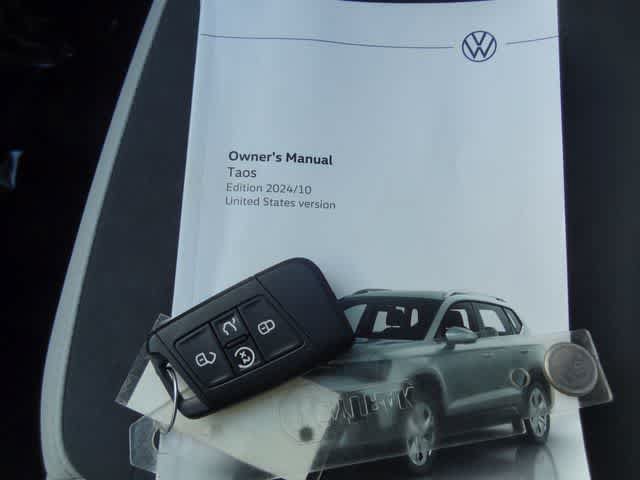 Used 2025 Volkswagen Taos SE FWD image 31