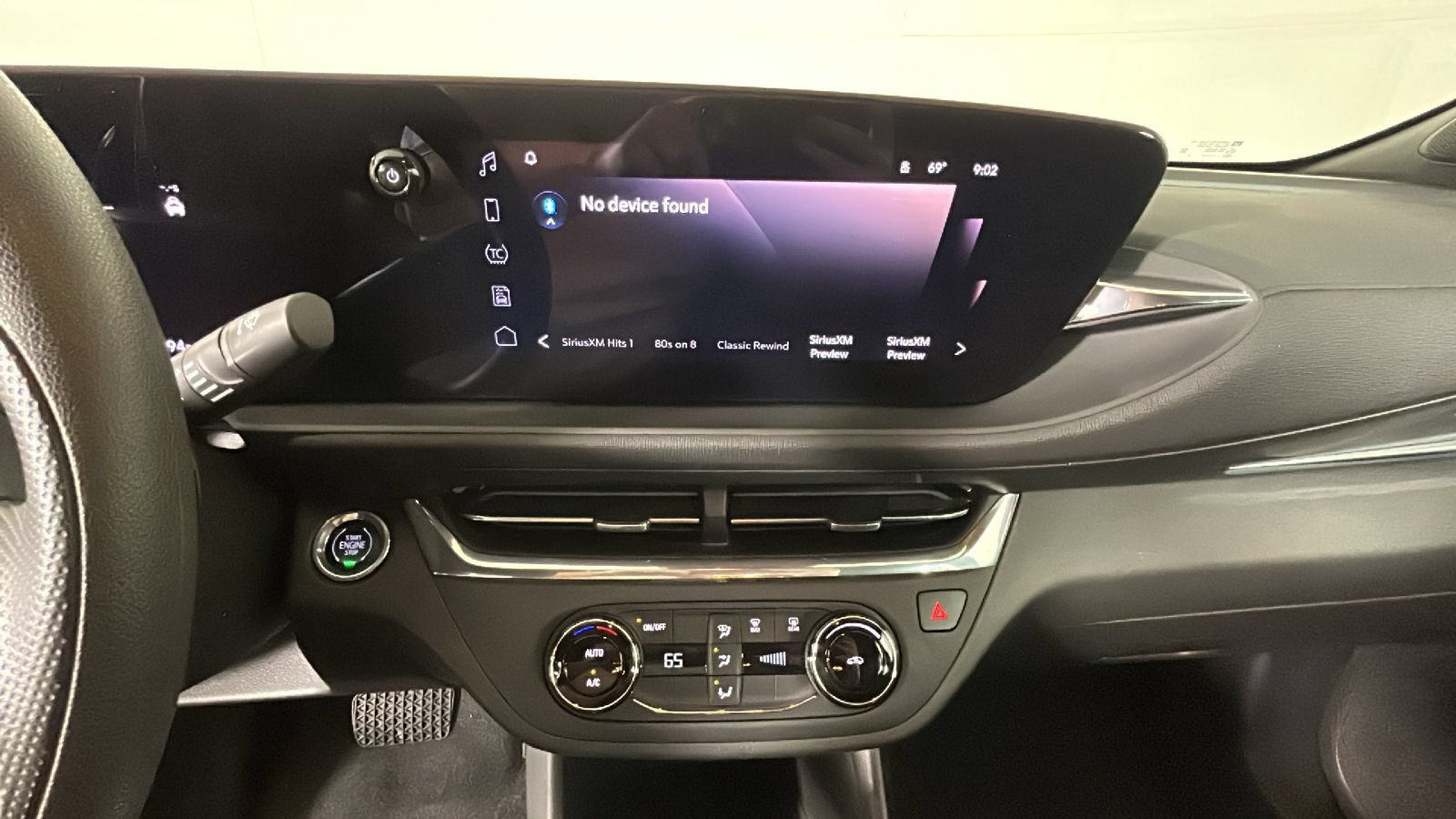 Used 2025 Buick Envista Sport Touring FWD image 26