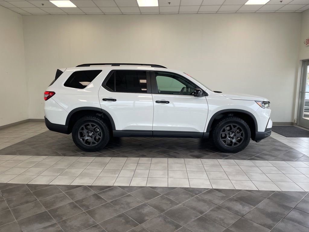 Used 2023 Honda Pilot TrailSport image 4
