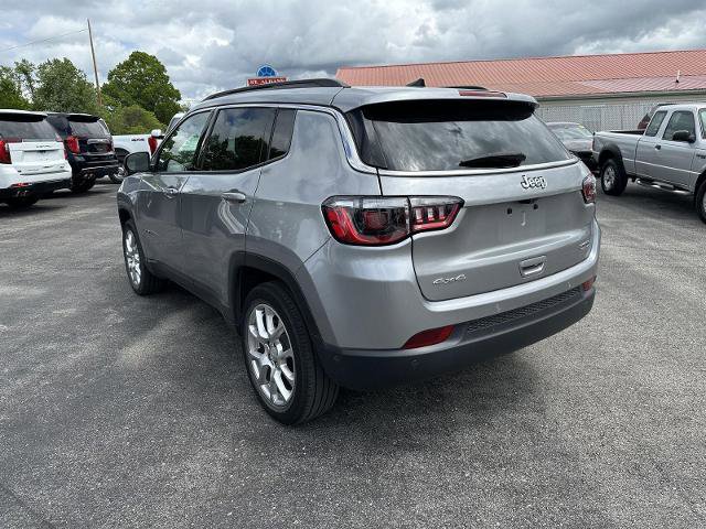 Used 2023 Jeep Compass Latitude w/ Sun and Sound Group AWD/4WD image 4