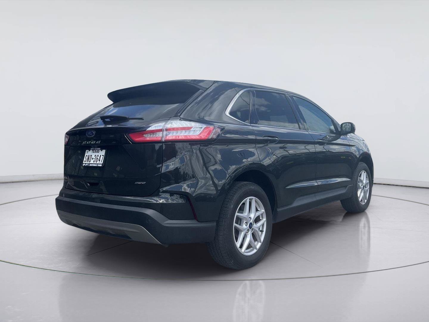 Used 2022 Ford Edge SEL w/ Convenience Package AWD/4WD image 3