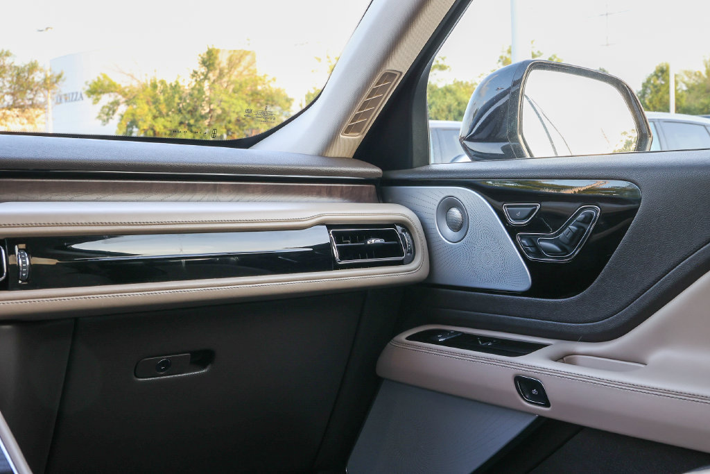 Used 2022 Lincoln Aviator Reserve w/ Equipment Group 201A AWD/4WD image 12