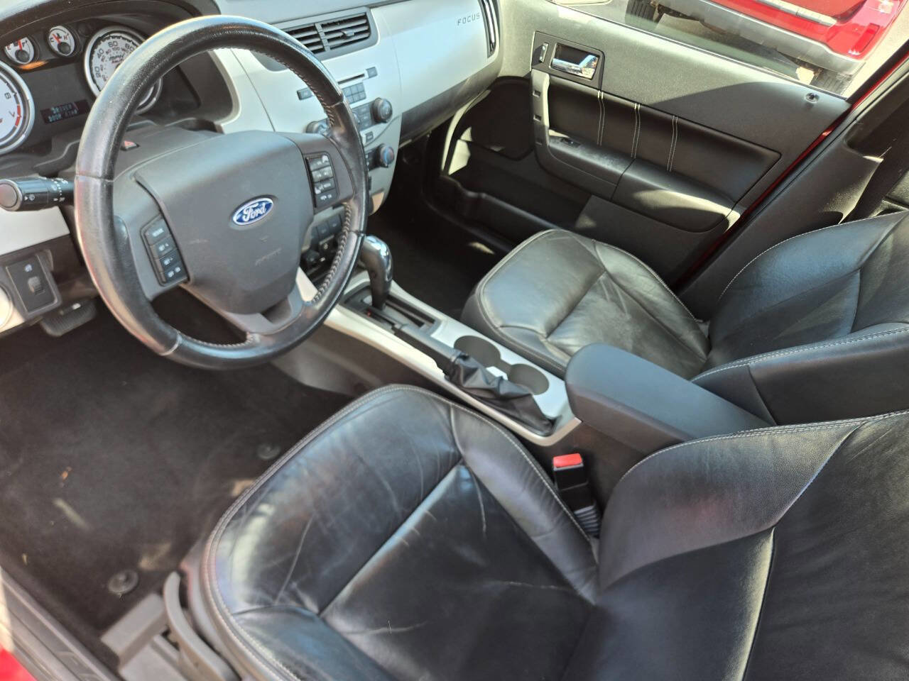 Used 2010 Ford Focus SEL image 14