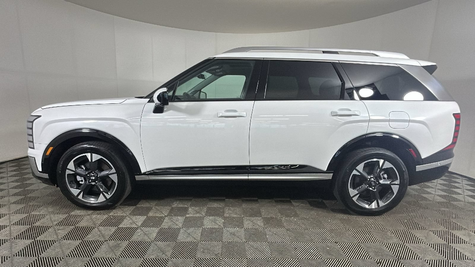 Certified 2026 Hyundai Palisade Limited AWD/4WD image 7