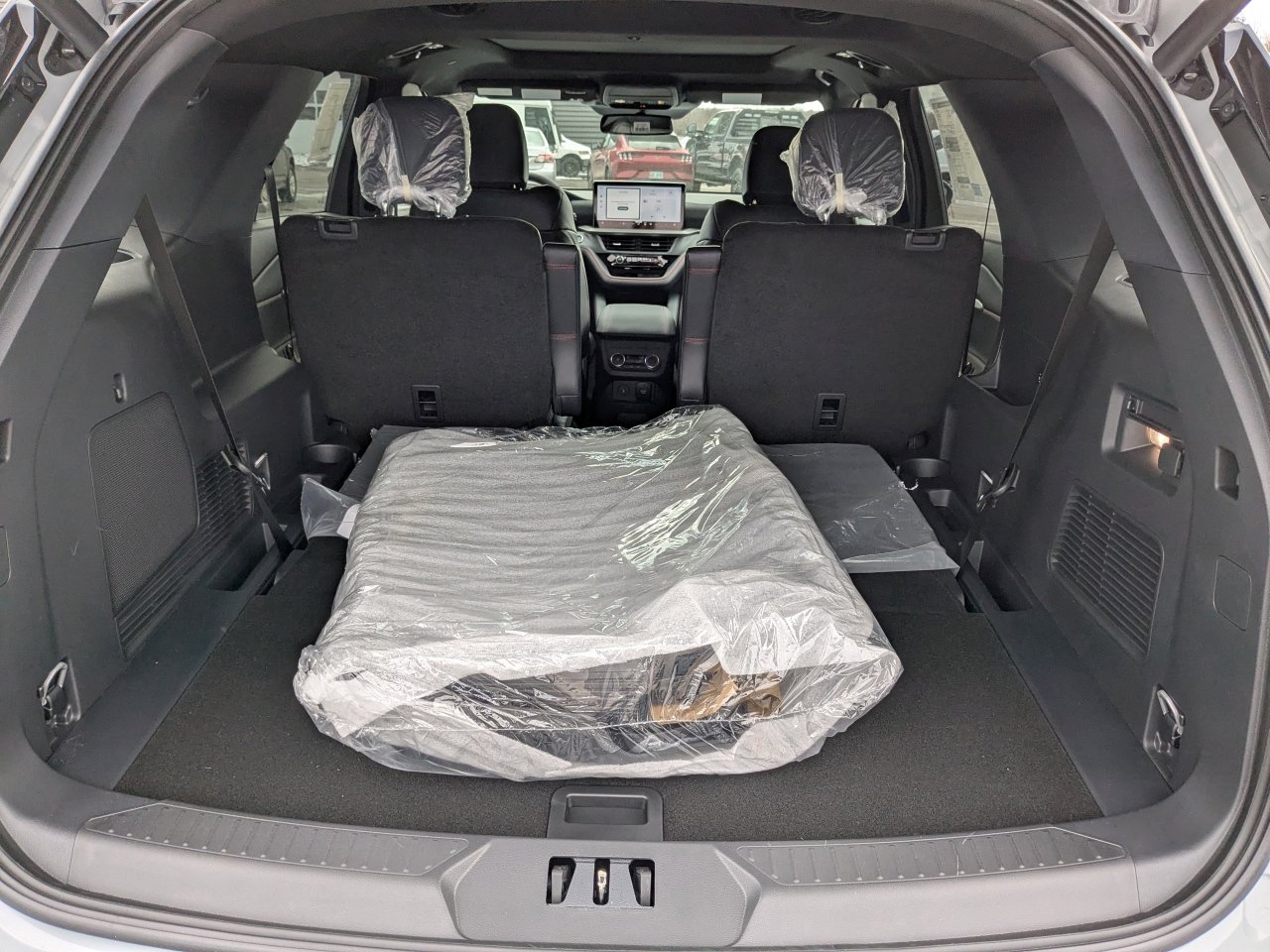 New 2026 Ford Explorer ST-Line w/ ST-Line Street Pack image 14