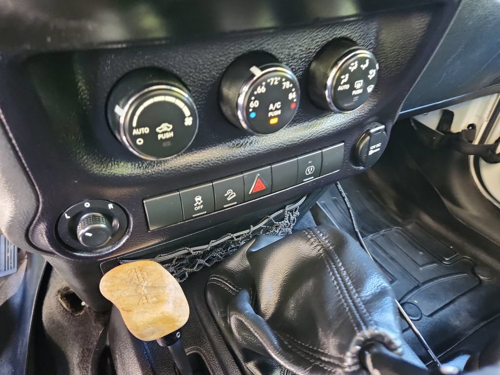 Used 2014 Jeep Wrangler Unlimited Sahara AWD/4WD image 25