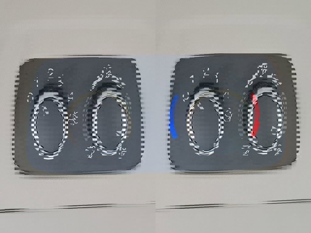 Used 2024 Ford Transit 350 XLT image 32