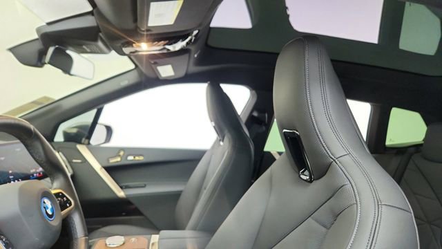 Used 2024 BMW iX xDrive50 w/ Premium Package image 33