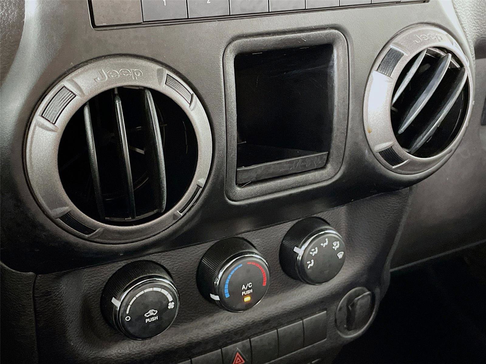 Used 2015 Jeep Wrangler Sport image 18