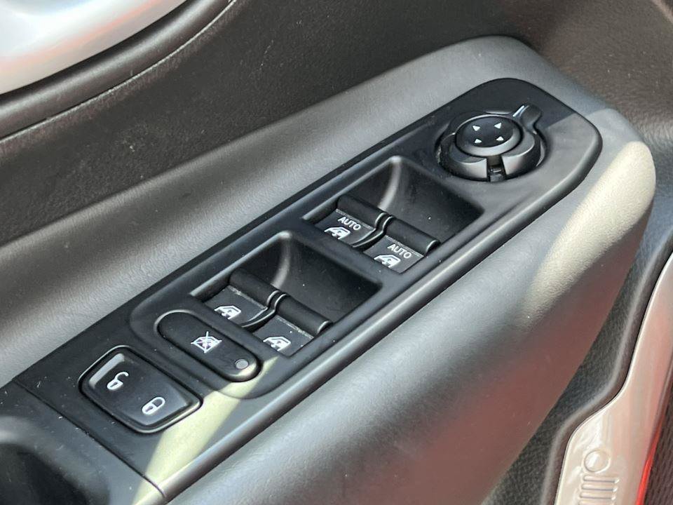 Used 2023 Jeep Renegade Latitude AWD/4WD image 11
