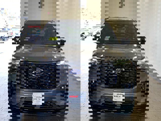 Used 2025 Ford Explorer ST-Line image 3