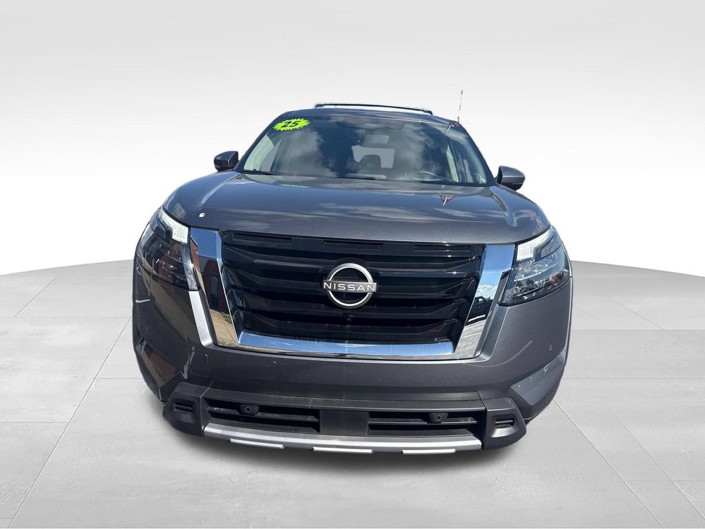 Used 2025 Nissan Pathfinder Platinum AWD/4WD image 9