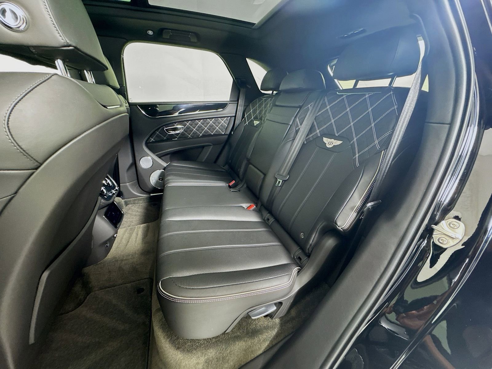 Used 2021 Bentley Bentayga AWD/4WD image 25