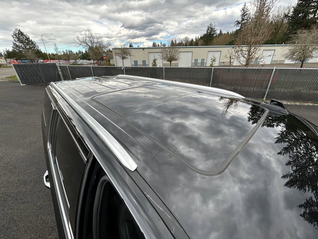 Used 2024 GMC Yukon XL Denali w/ Advanced Technology Package AWD/4WD image 29