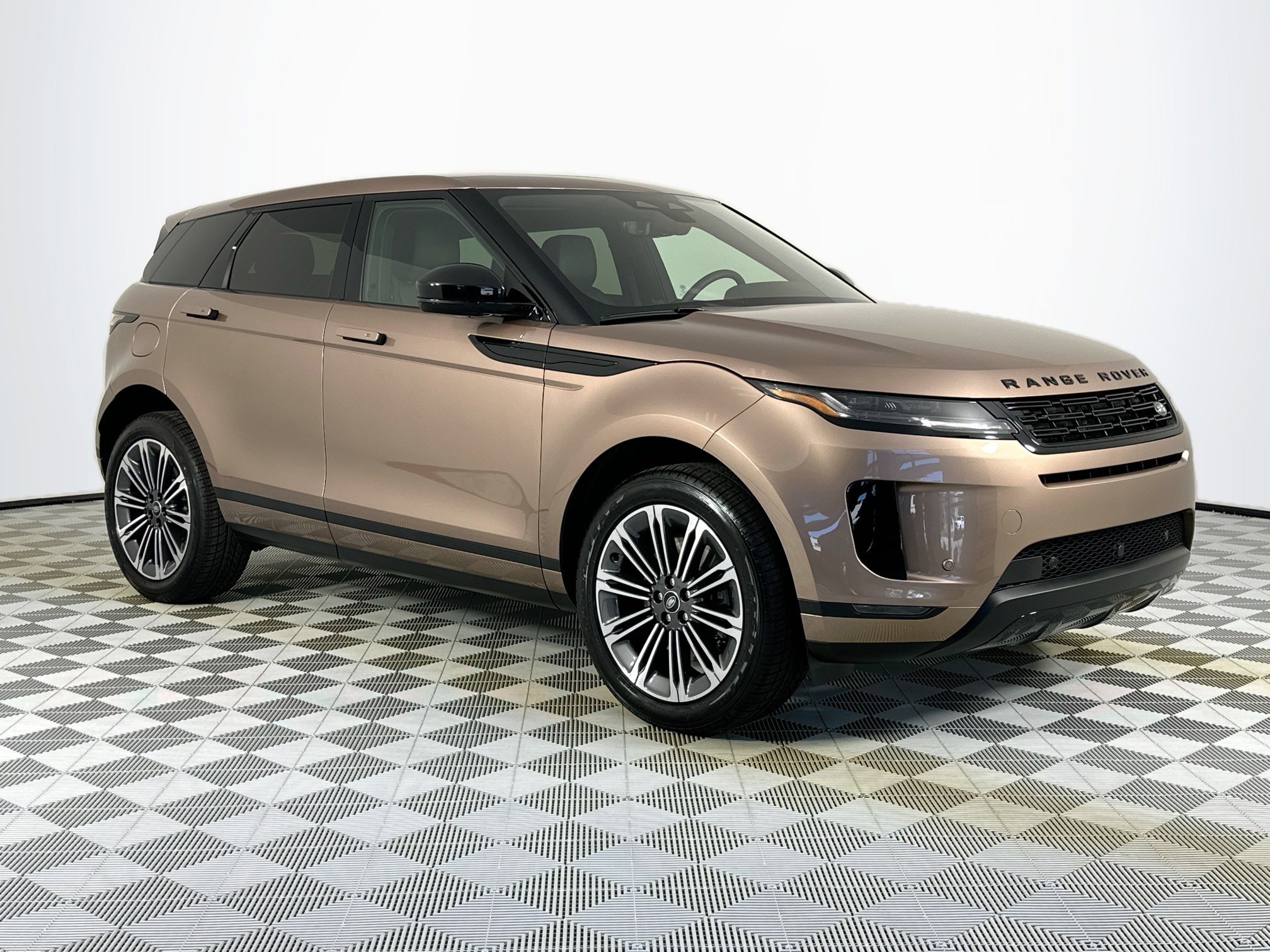 Used 2026 Land Rover Range Rover Evoque S image 3