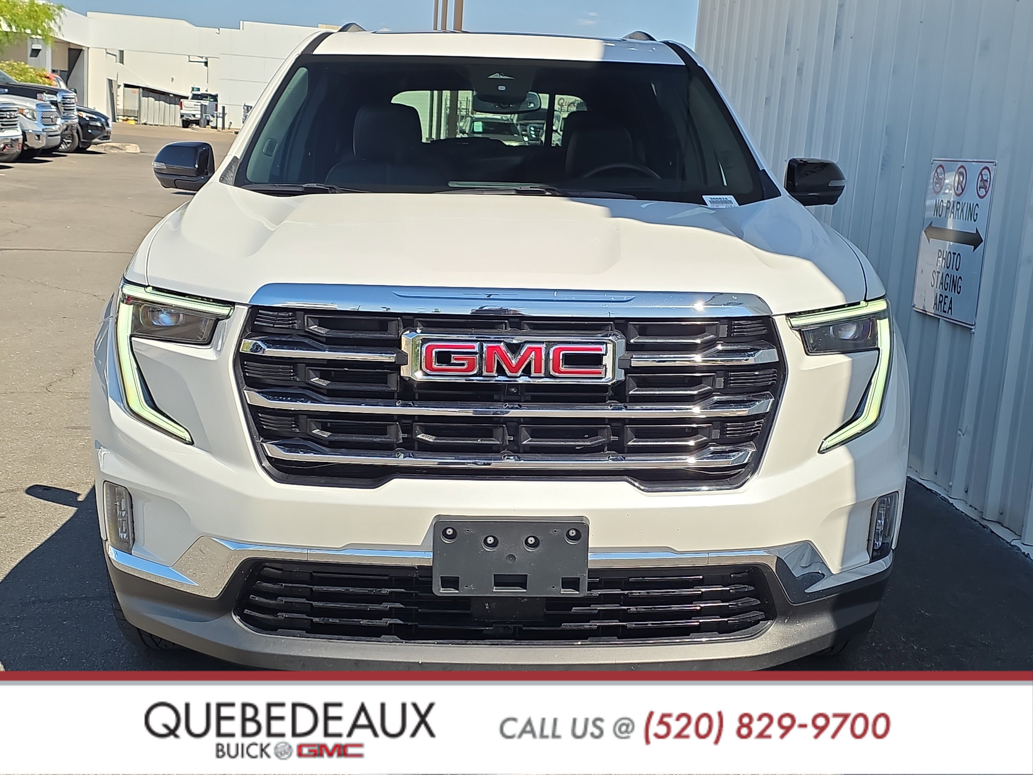 Used 2024 GMC Acadia Elevation w/ Luxury Package image 2