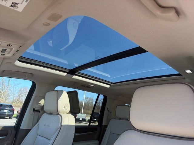 Used 2021 GMC Yukon XL Denali w/ Denali Premium Package image 18