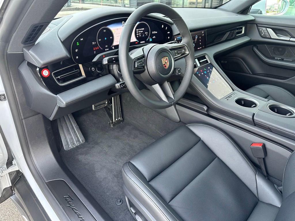 New 2025 Porsche Taycan 4S image 4