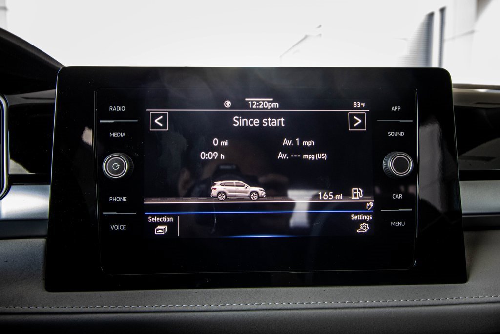 Certified 2025 Volkswagen Taos SE w/ Black Wheel Package image 5