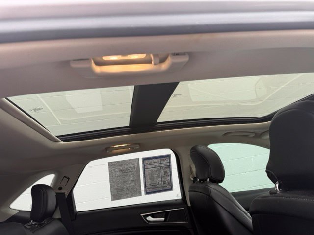 Used 2019 Ford Edge SEL w/ Equipment Group 201A AWD/4WD image 16