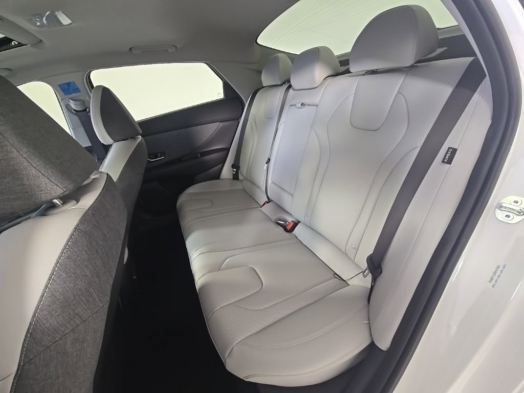 New 2026 Hyundai Elantra Limited FWD image 30