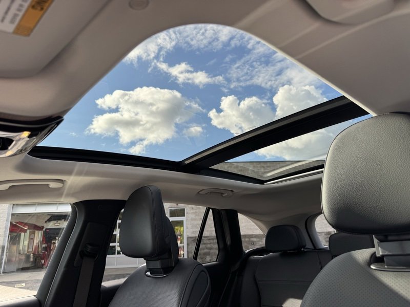 Used 2025 Mercedes-Benz GLC 350e 4MATIC image 16