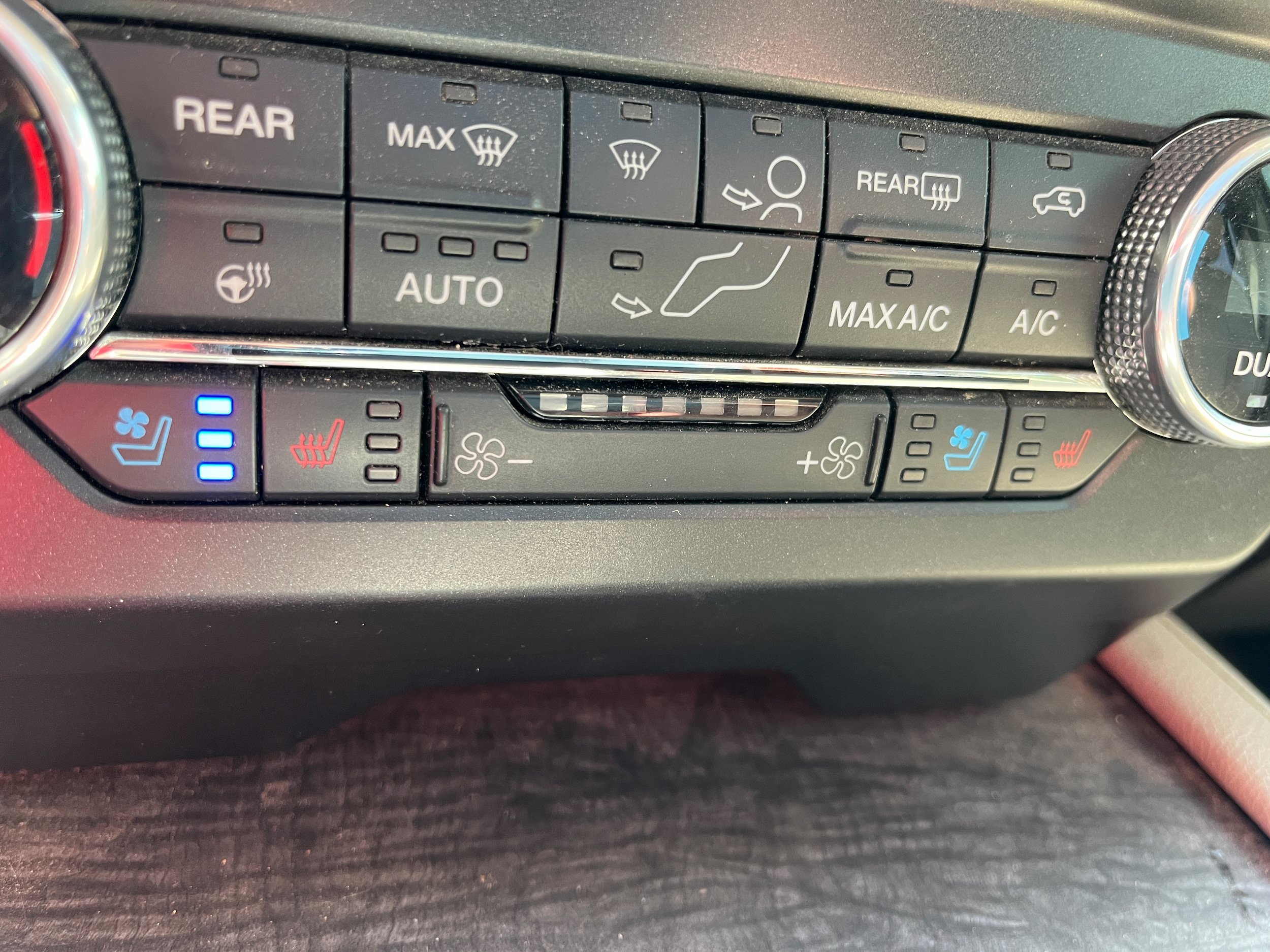 Used 2019 Ford Expedition Limited w/ Equipment Group 301A AWD/4WD image 26